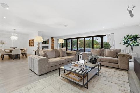 4 bedroom detached house to rent, Parklands, Chigwell IG7