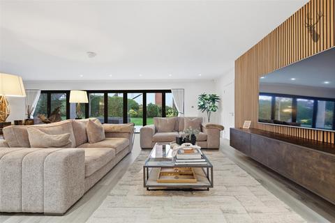 4 bedroom detached house to rent, Parklands, Chigwell IG7