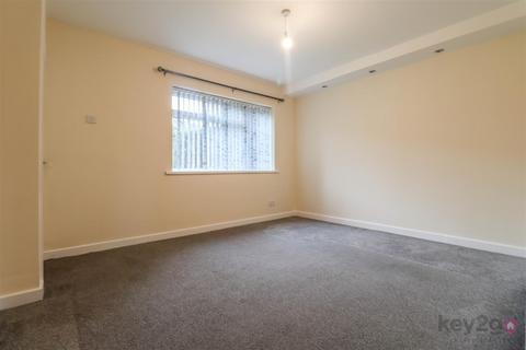 3 bedroom terraced house to rent, Smalldale Road, Frecheville, S12