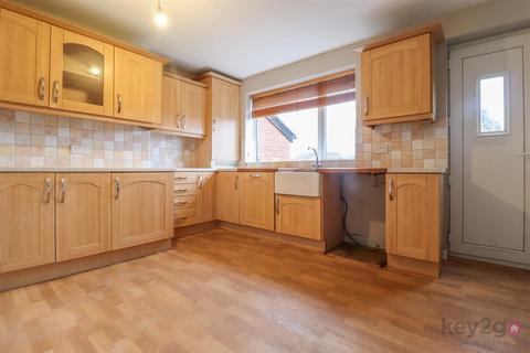 3 bedroom terraced house to rent, Smalldale Road, Frecheville, S12