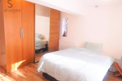 undefined, Wandle Road, Morden, London
