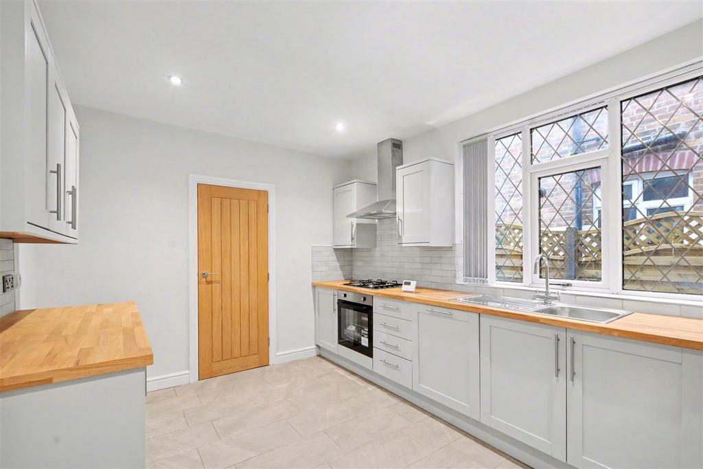 Kitchen 2.jpeg