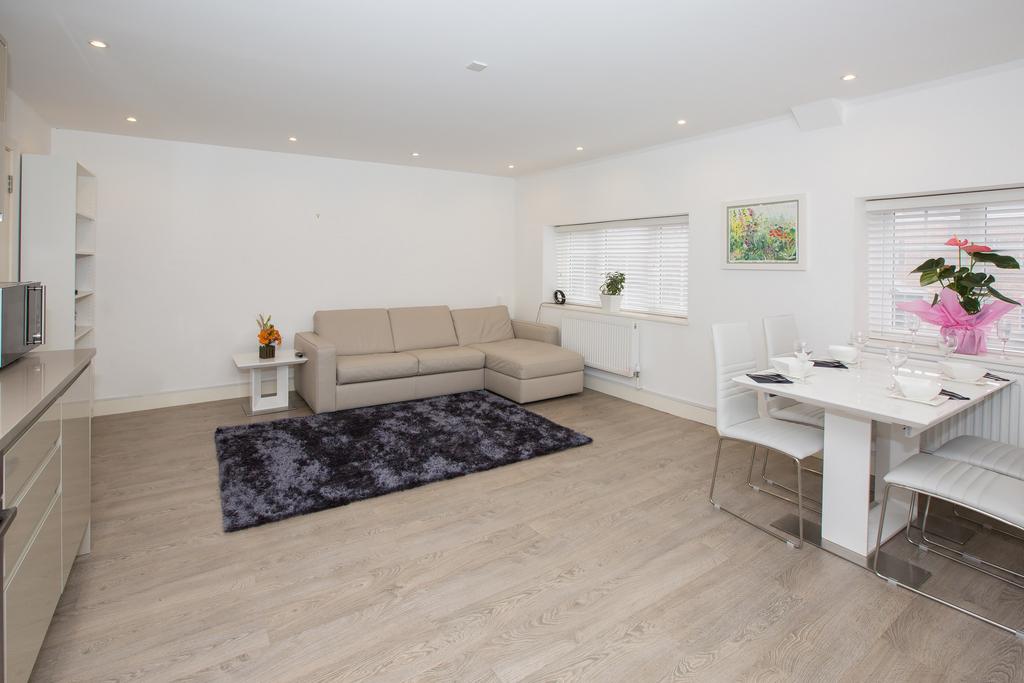 Flat 2 2 park mount-