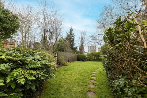 3 bedroom flat to rent, Lindfield Gardens, London NW3