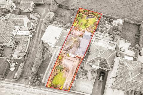 4 bedroom detached house for sale, Fall Lane, Liversedge WF15