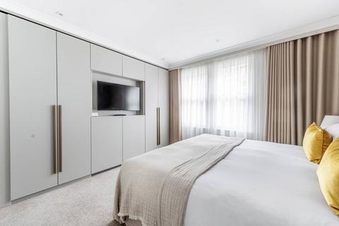 3 bedroom terraced house to rent, Cheval Place, Knightsbridge, London, SW7