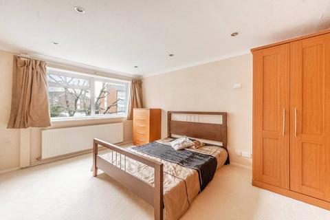 2 bedroom flat for sale, Aran Drive, Stanmore, HA7