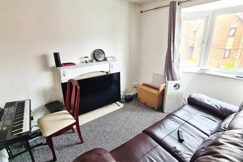 2 bedroom flat to rent, Bullar Road, Hampshire SO18