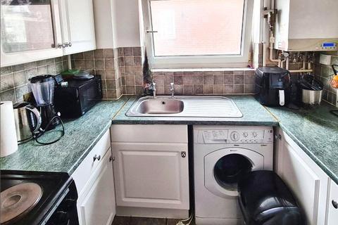 2 bedroom flat to rent, Bullar Road, Hampshire SO18