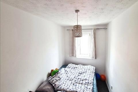 2 bedroom flat to rent, Bullar Road, Hampshire SO18