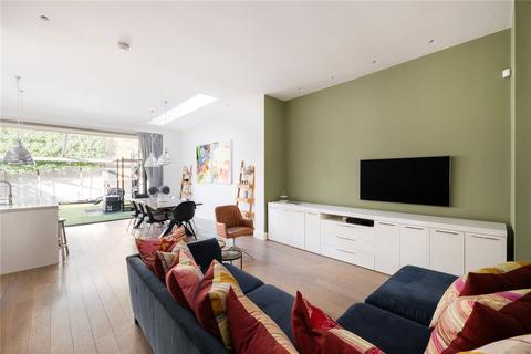 4 bedroom end of terrace house for sale, Bennerley Road, London SW11