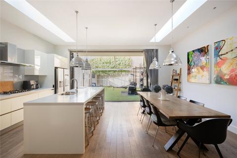 4 bedroom end of terrace house for sale, Bennerley Road, London SW11