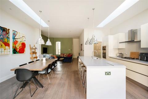 4 bedroom end of terrace house for sale, Bennerley Road, London SW11