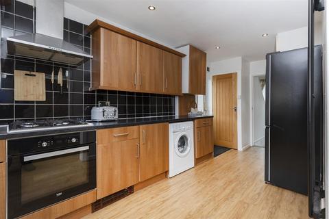 undefined, Woodedge Avenue, Huddersfield HD5