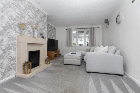 undefined, Woodedge Avenue, Huddersfield HD5