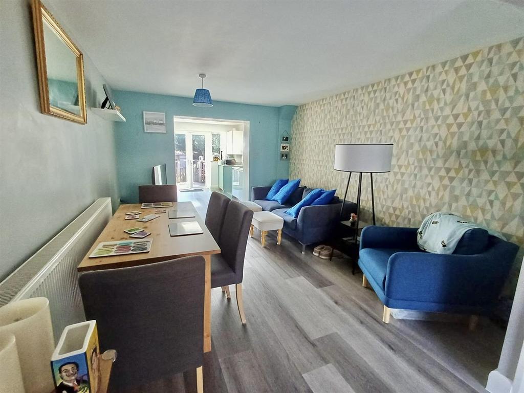 Lounge/Dining Room
