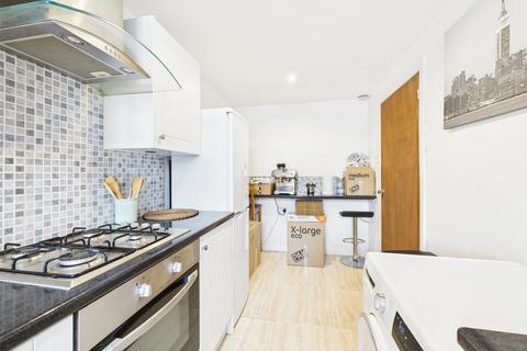 2 bedroom apartment to rent, Lambert Avenue, Surrey