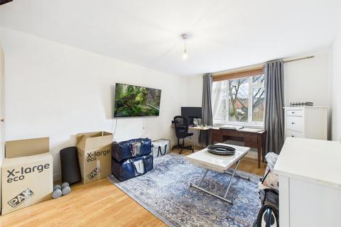 2 bedroom apartment to rent, Lambert Avenue, Surrey