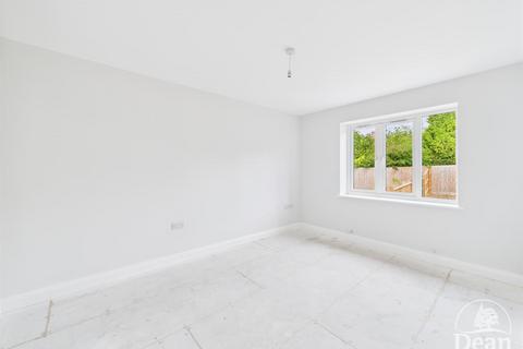3 bedroom semi-detached house for sale, School Close, Buckshaft Road, Cinderford