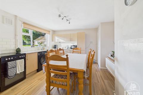 4 bedroom semi-detached house for sale, York Road, Cinderford