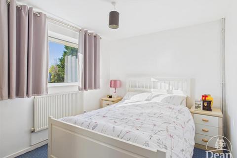 4 bedroom semi-detached house for sale, York Road, Cinderford