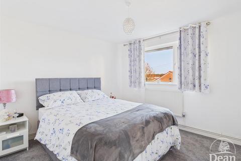 4 bedroom semi-detached house for sale, York Road, Cinderford