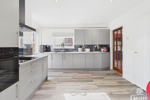 2 bedroom detached house for sale, Wood Road, Mile End