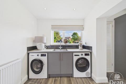 2 bedroom detached house for sale, Wood Road, Mile End