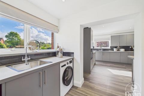 2 bedroom detached house for sale, Wood Road, Mile End