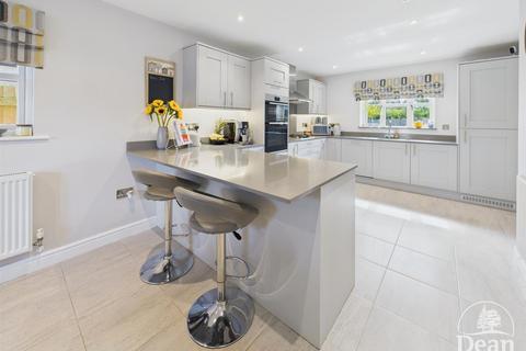 4 bedroom detached house for sale, Dukes Close, Five Acres
