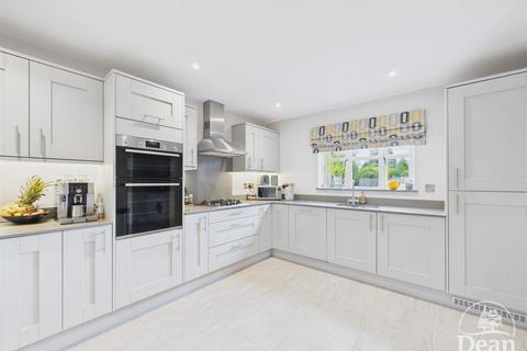 4 bedroom detached house for sale, Dukes Close, Five Acres