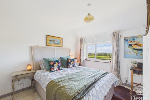3 bedroom terraced house for sale, Severn View Road, Lydney GL15