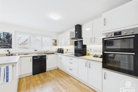 undefined, Potter Grove, Lydney GL15
