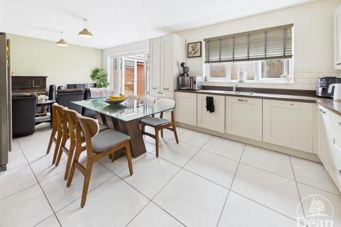 undefined, Gordon Sargent Close, Lydney GL15