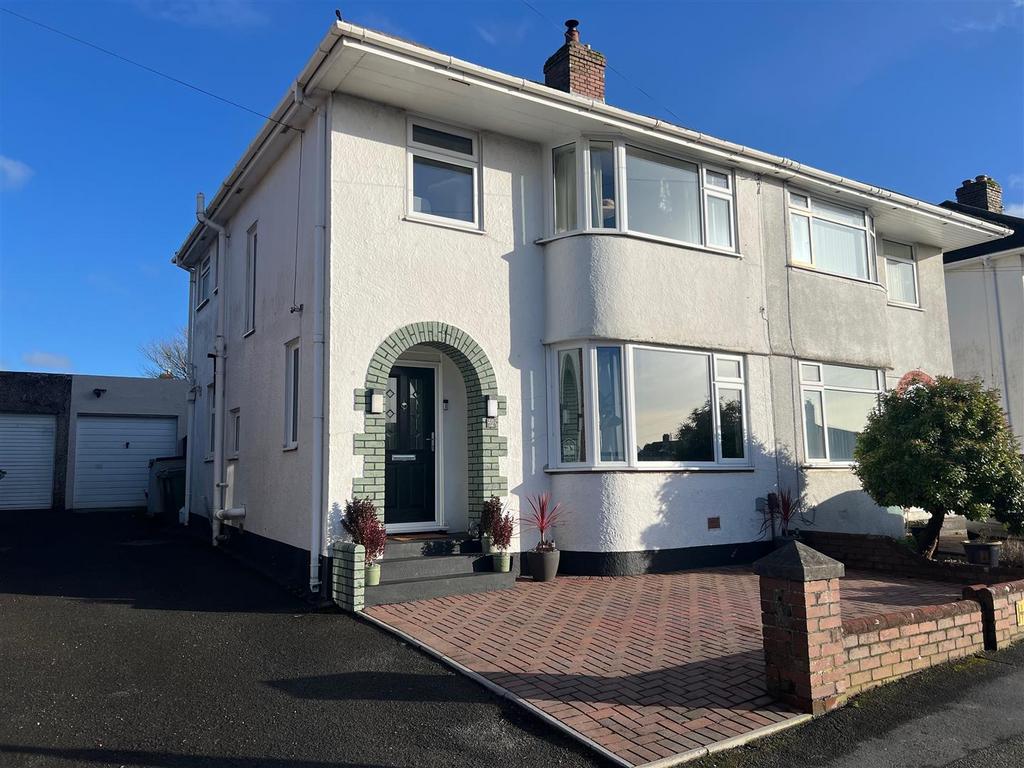 Woodford avenue