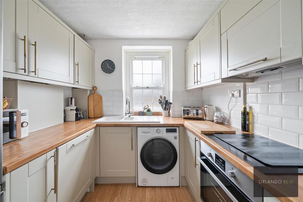 12 A Mordaunt House SW8 2 AL-10.jpg