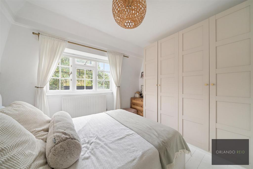12 A Mordaunt House SW8 2 AL-7.jpg