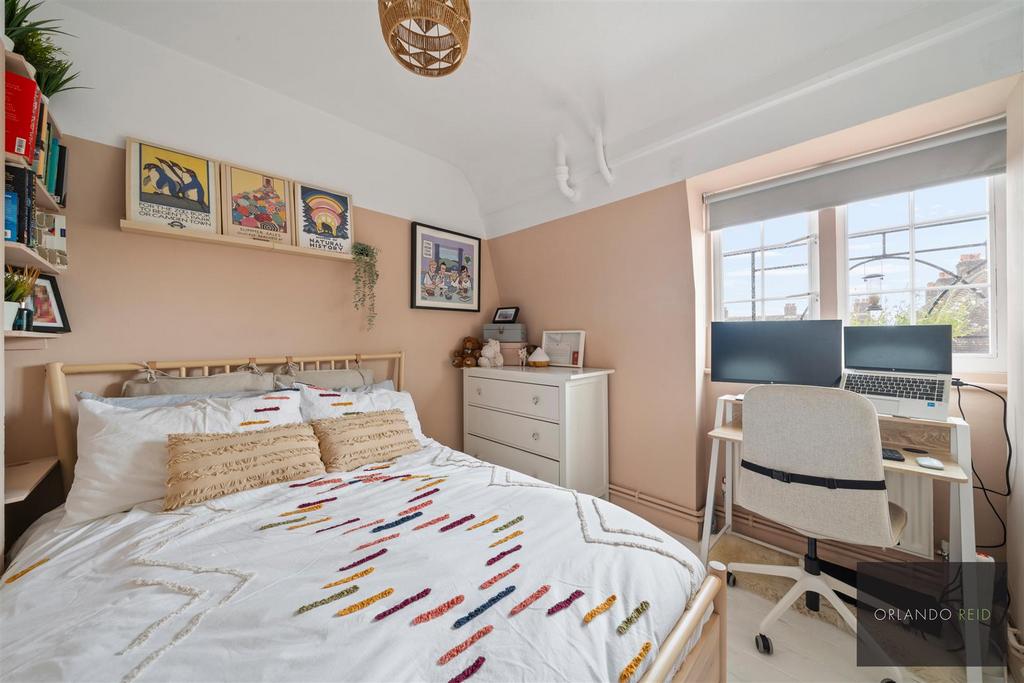 12 A Mordaunt House SW8 2 AL-8.jpg