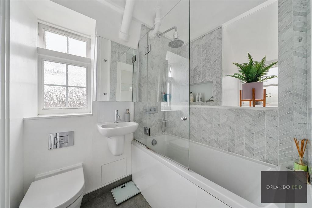 12 A Mordaunt House SW8 2 AL-9.jpg