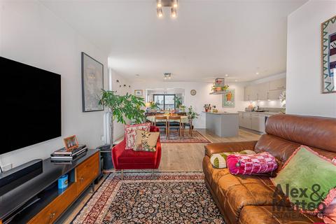 3 bedroom flat for sale, Chancellor House, Bermondsey, SE16