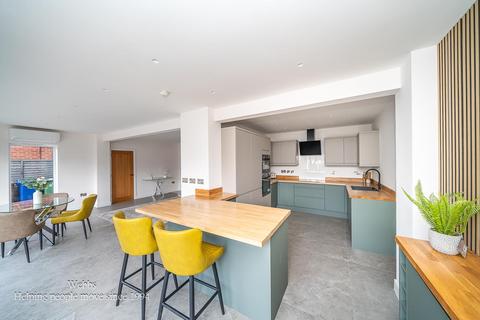 4 bedroom detached house for sale, Longford Road, Cannock WS11