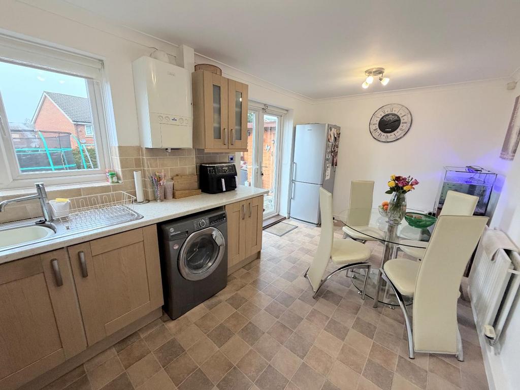 Kitchen / dining area