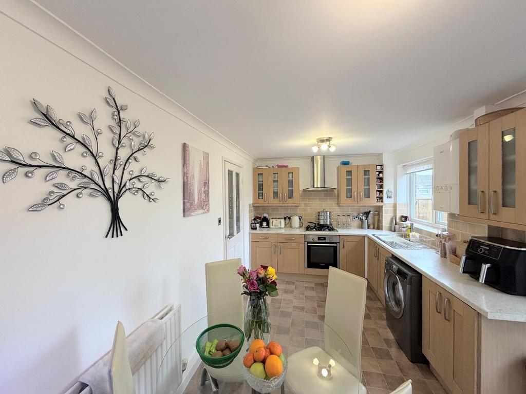 Kitchen / dining area