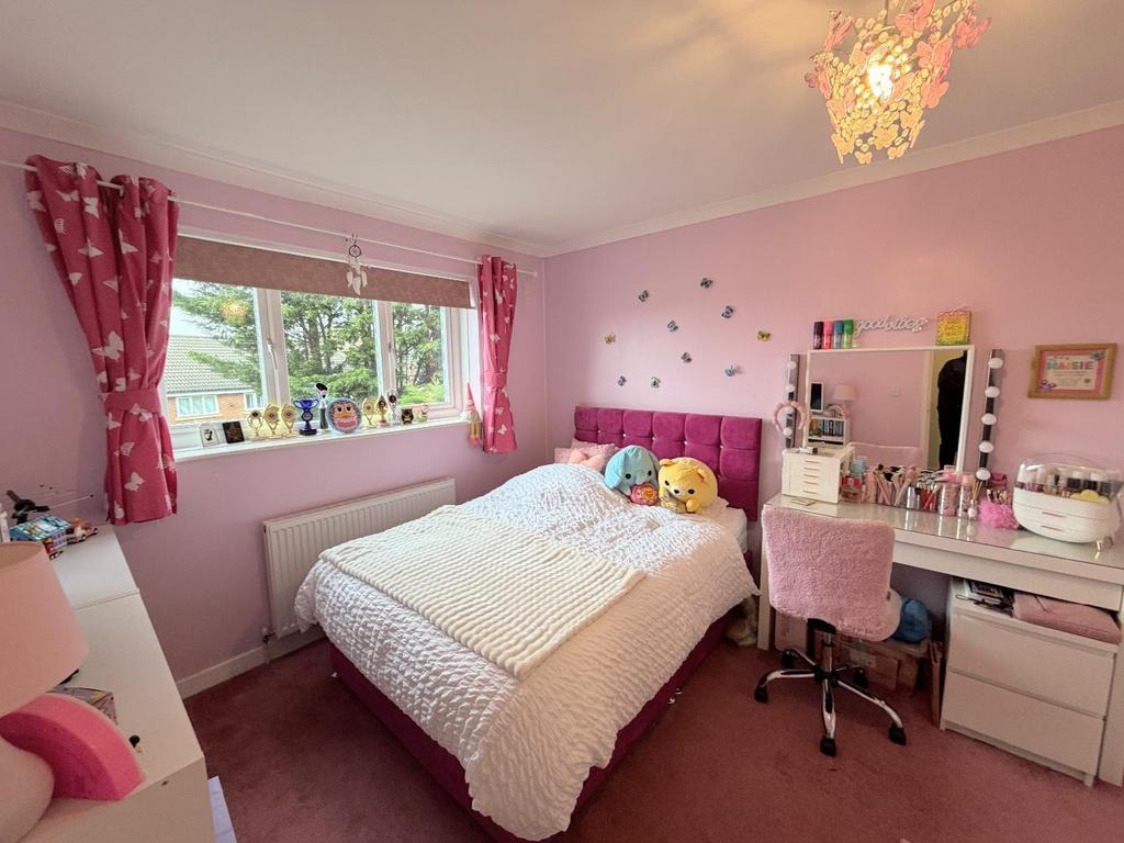 Bedroom 2 ( rear)