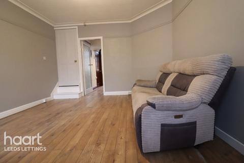 3 bedroom terraced house to rent, Parkfield Mount, Leeds