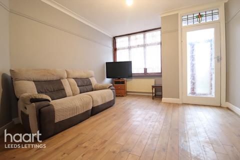 3 bedroom terraced house to rent, Parkfield Mount, Leeds