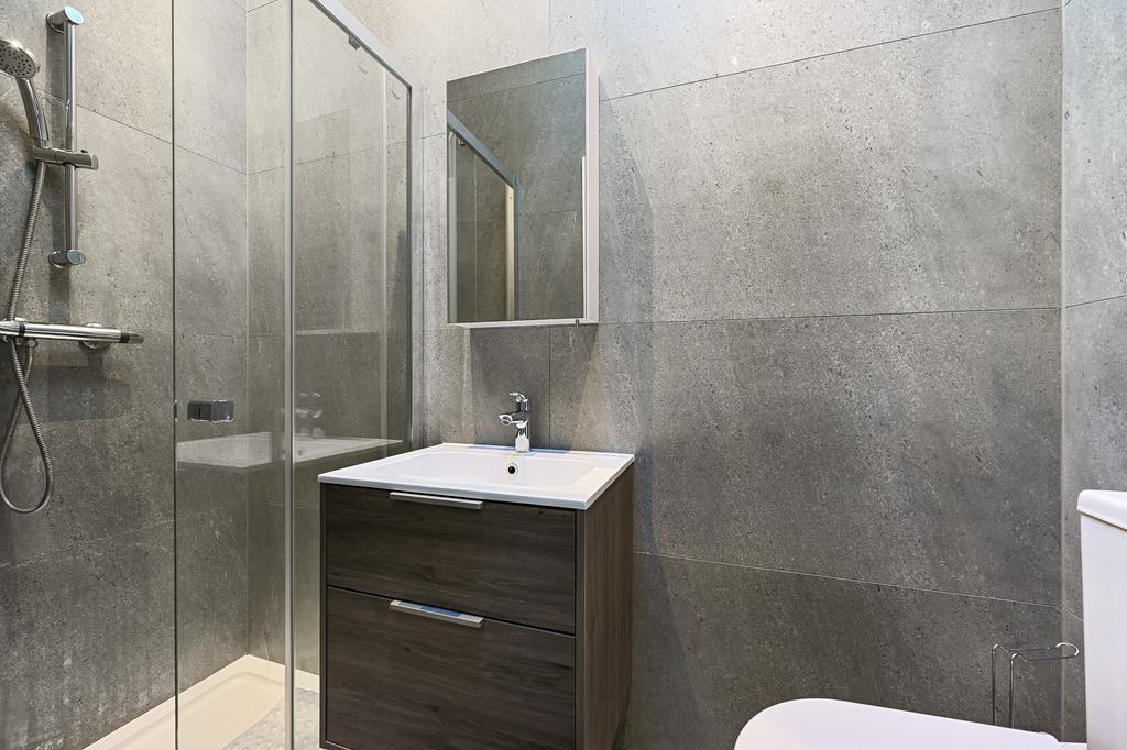 CS - 40 B Northwick Avenue - Ensuite1 (1)