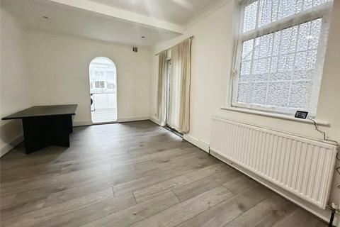 3 bedroom end of terrace house to rent, Whippendell Road, Hertfordshire WD18