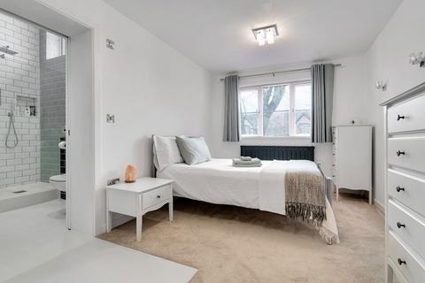 undefined, Creighton Road, London N17