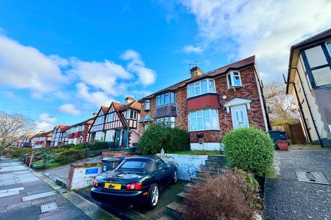 Farm Road, Edgware, HA8